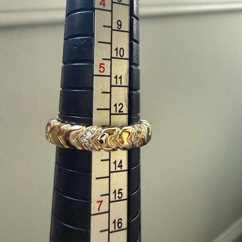NWT Pretty Bird Jewelry Gold Chevron Diamond Accent Eternity Band size 6 - Picture 4 of 10